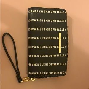 Black Steve Madden wristlet/wallet